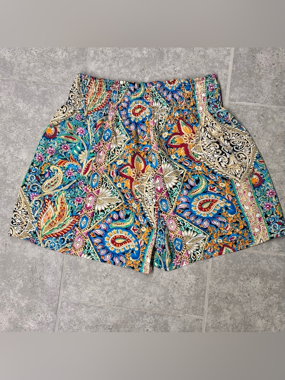 SHEIN Vivid Multicolor Paisley High Waist Smocked Shorts - Light and flowy - M - Picture 2 of 2